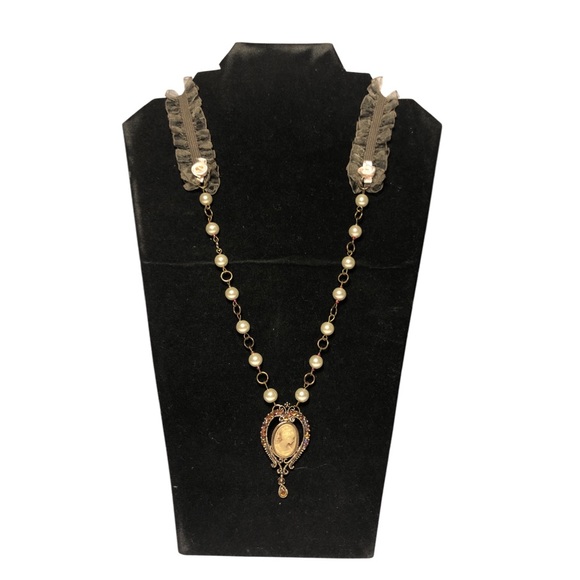 Upcycled Cameo necklace. - Picture 6 of 8